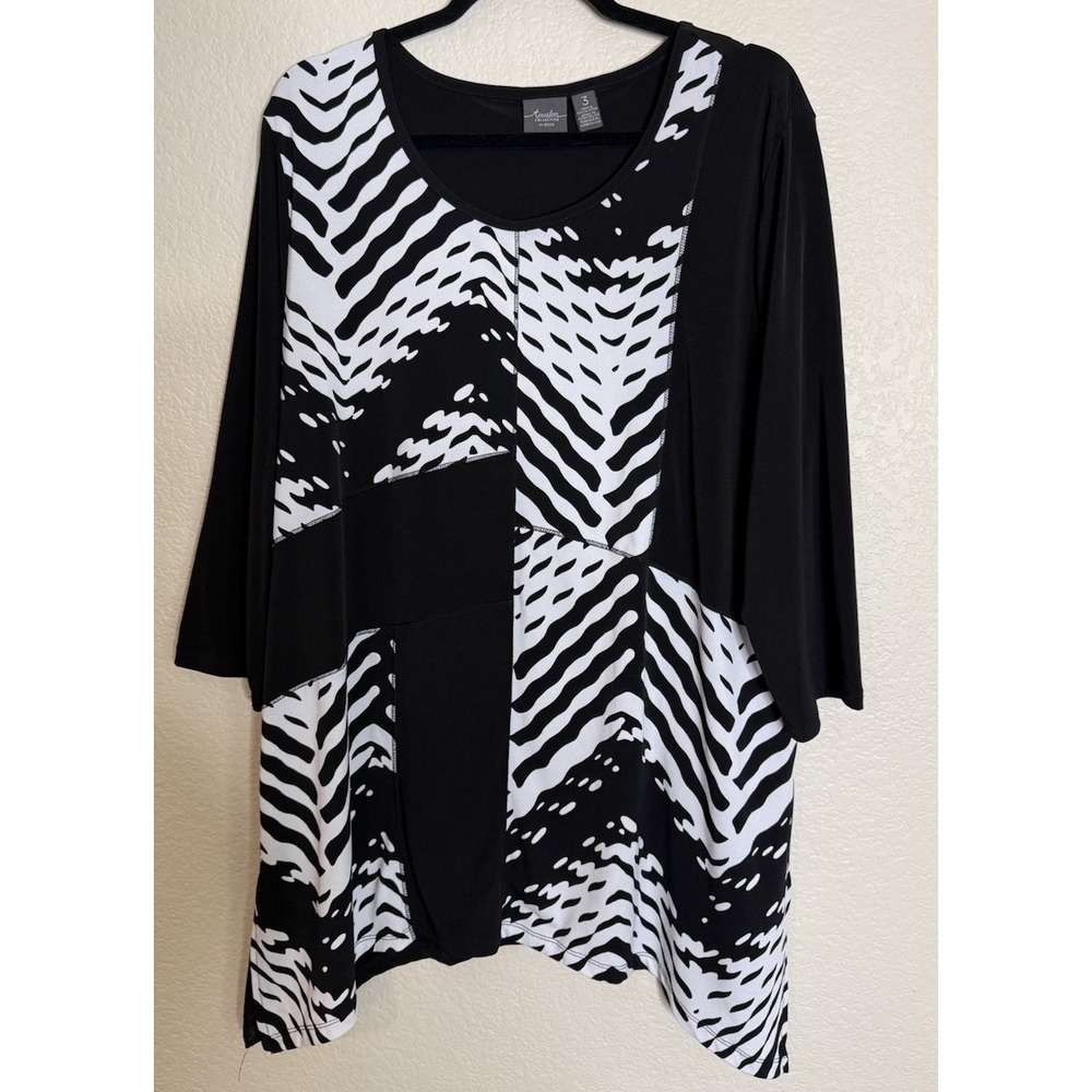 Chicos Travelers 3 US XL Tunic Top Black White Zebra Print Sharkbite Hem Casual